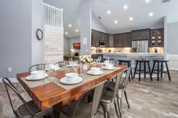 Gorgeous Modern 6BR South Facing Private Pool Hot Tub BBQ Theater 2 Miles Disney