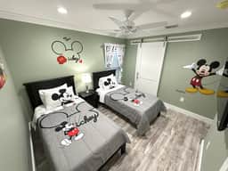 Brand NEW Modern Luxury w/Private Pool Hot Tub BBQ Home Cinema 2 Miles to Disney