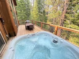 Luxury Tahoe Truckee Retreat Hot Tub, Chef Kitchen, Game Room, BBQ & EV Charger