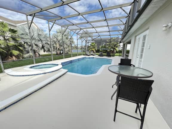Magical Lakeview (4 Master Suites) Pool Hot Tub BBQ Home Theater 2 Miles Disney