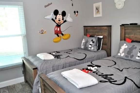 Mickeys Landing 2 Master Suite Private Pool Hot Tub Game RM BBQ
