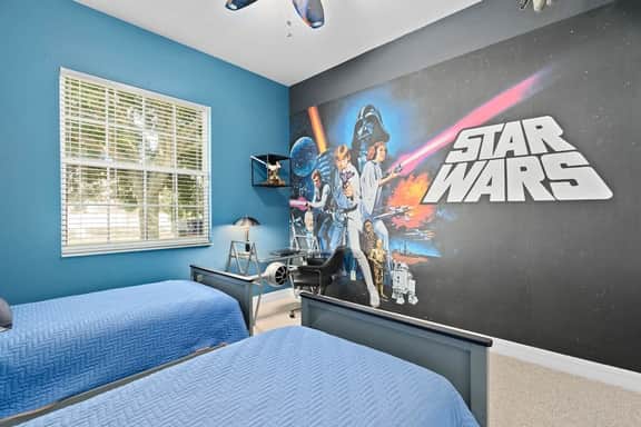 Luxurious 9BR Themed SE Facing Pool Hot Tub Theater Game Room BBQ 2 miles Disney
