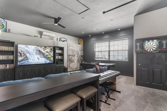 Luxurious 9BR Themed SE Facing Pool Hot Tub Theater Game Room BBQ 2 miles Disney