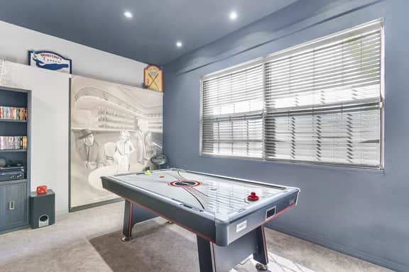 Luxurious 9BR Themed SE Facing Pool Hot Tub Theater Game Room BBQ 2 miles Disney