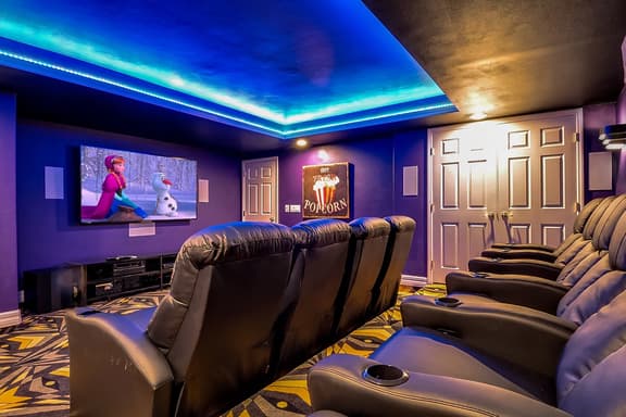 Magical Lakeview (4 Master Suites) Pool Hot Tub BBQ Home Theater 2 Miles Disney